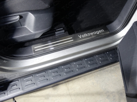 Volkswagen Tiguan 2017- Накладки на пластиковые пороги (лист шлифованный надпись Volkswagen) 2шт	